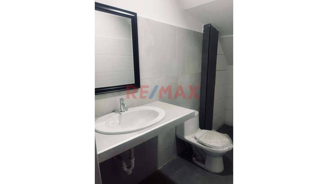 Local Comercial En San Martín De Porres | 285 M² En Esquina Y 2 Pisos | S/ 5,000 - 5