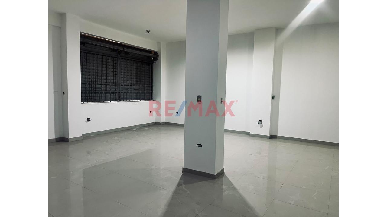 Local Comercial En San Martín De Porres | 285 M² En Esquina Y 2 Pisos | S/ 5,000 - 4