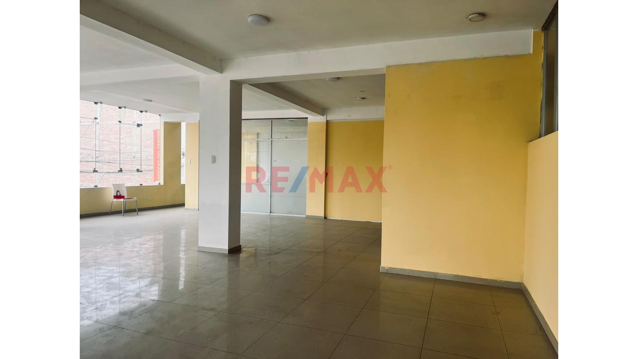 Local Comercial En San Martín De Porres | 285 M² En Esquina Y 2 Pisos | S/ 5,000 - 11