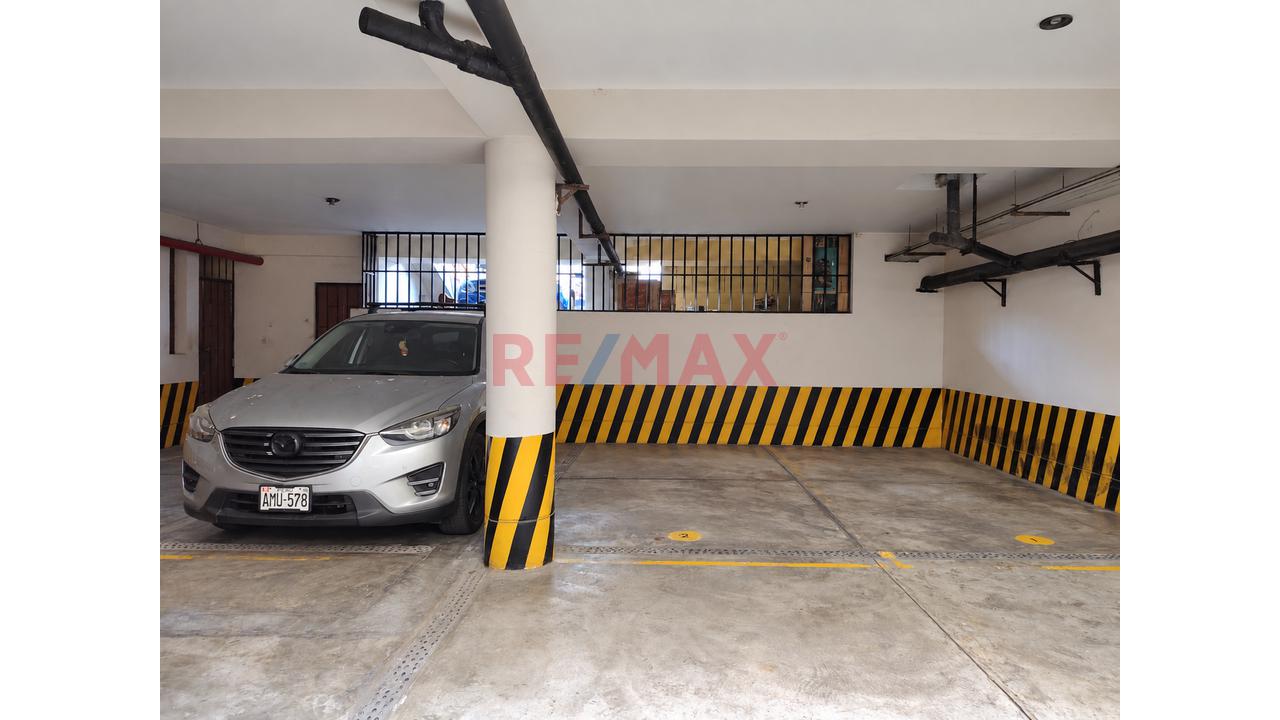 Estacionamiento En Venta En Miraflores - Calle Arica — foto 3