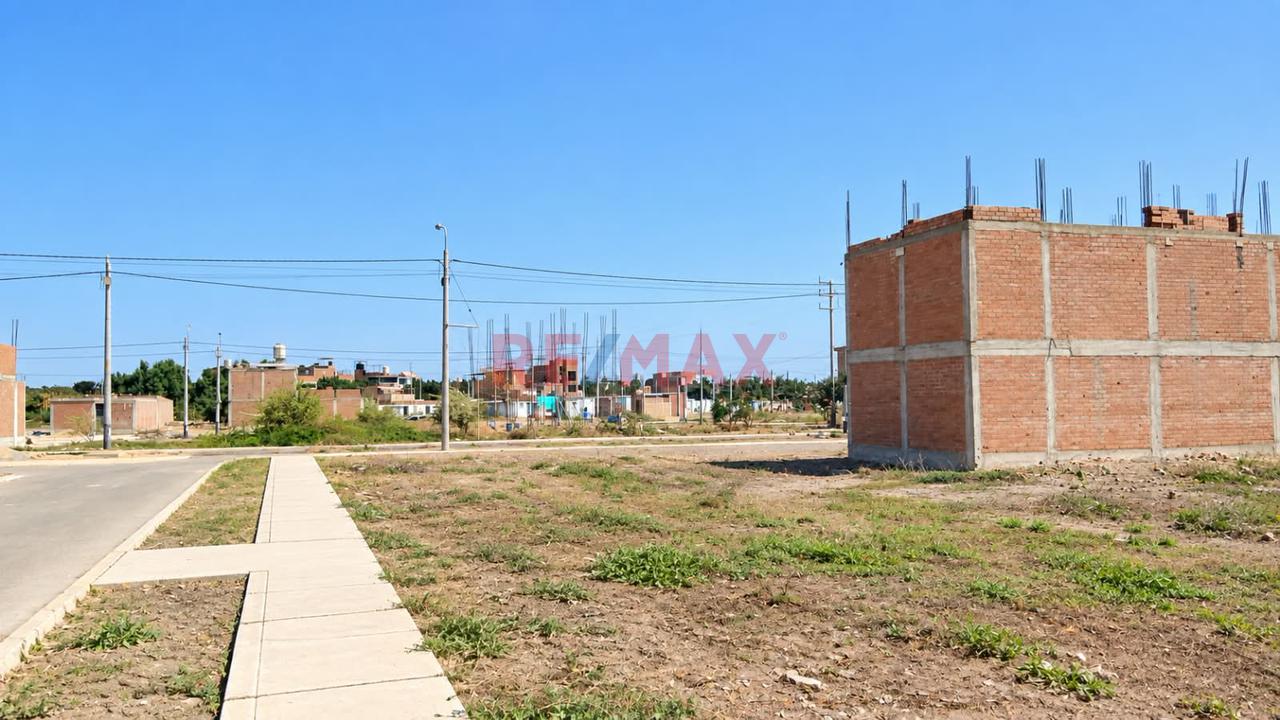Terreno Urbano En Los Portales Lambayeque - 3