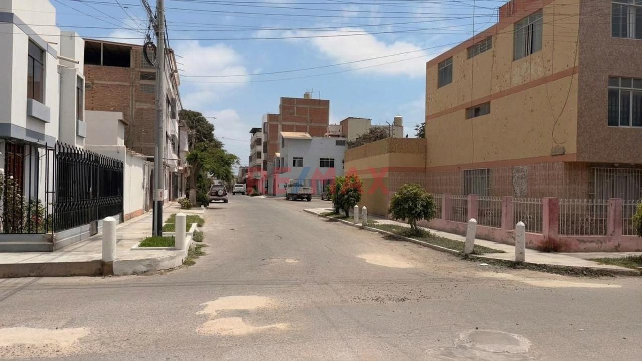 Venta De Terreno Comercial Urbanización Los Parques Chiclayo - 9