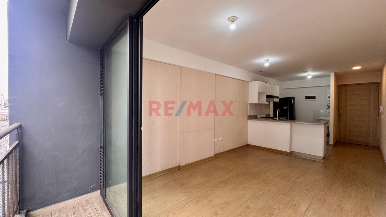 Se Alquila Lindo Flat Vista Externa De 2 Habs Con Balcon En San Miguel — foto 6