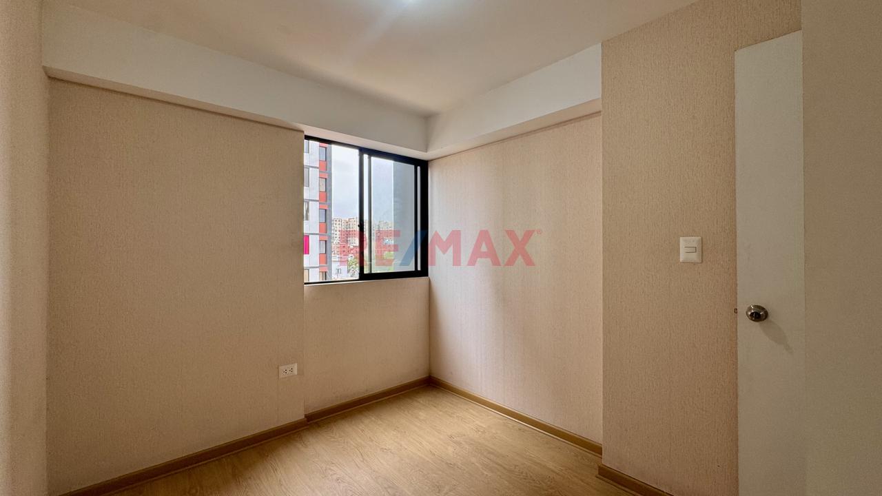 Se Alquila Lindo Flat Vista Externa De 2 Habs Con Balcon En San Miguel — foto 13