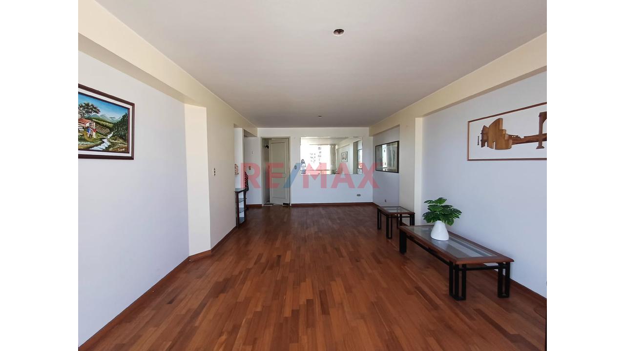 ¡Atencion Miraflores ! Departamento En Venta — foto 2