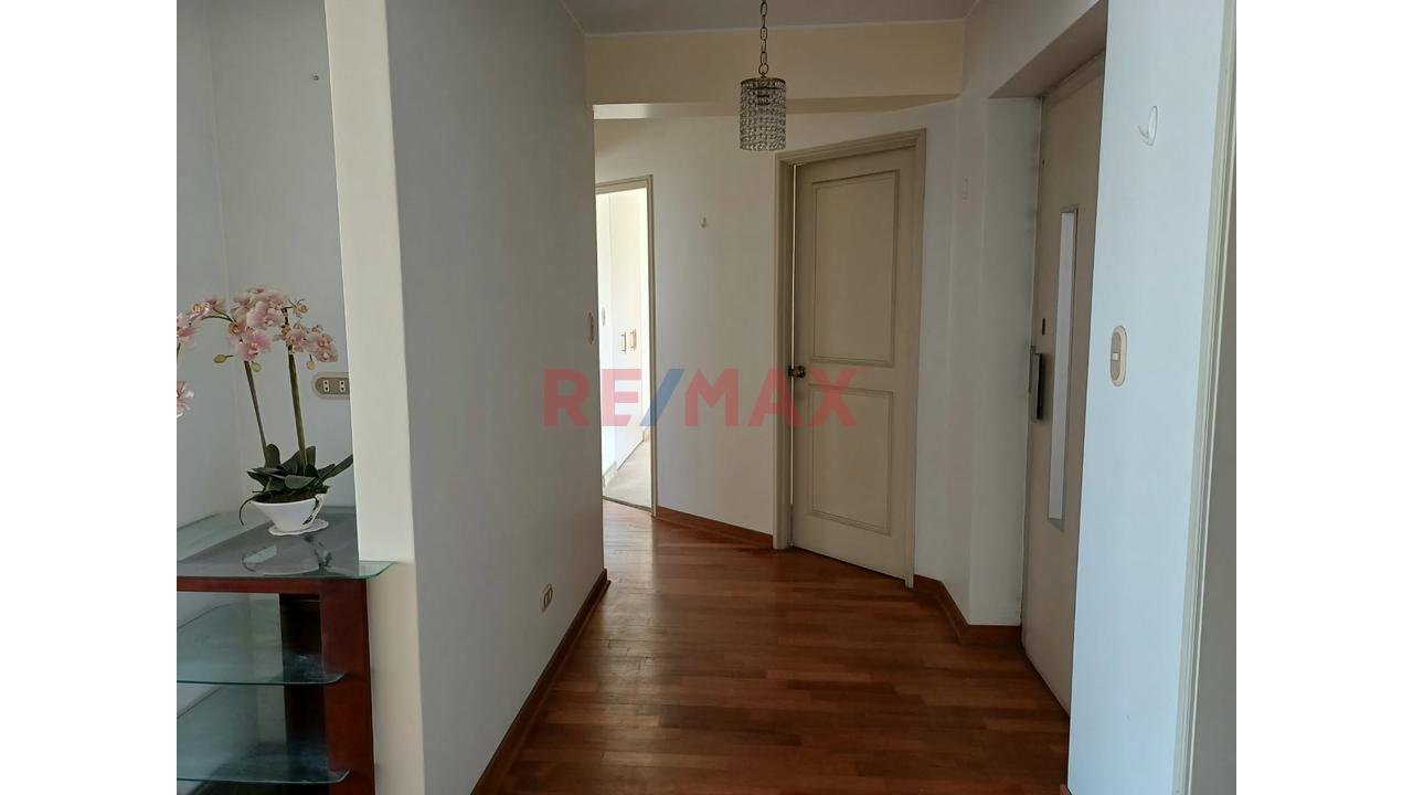 ¡Atencion Miraflores ! Departamento En Venta — foto 3
