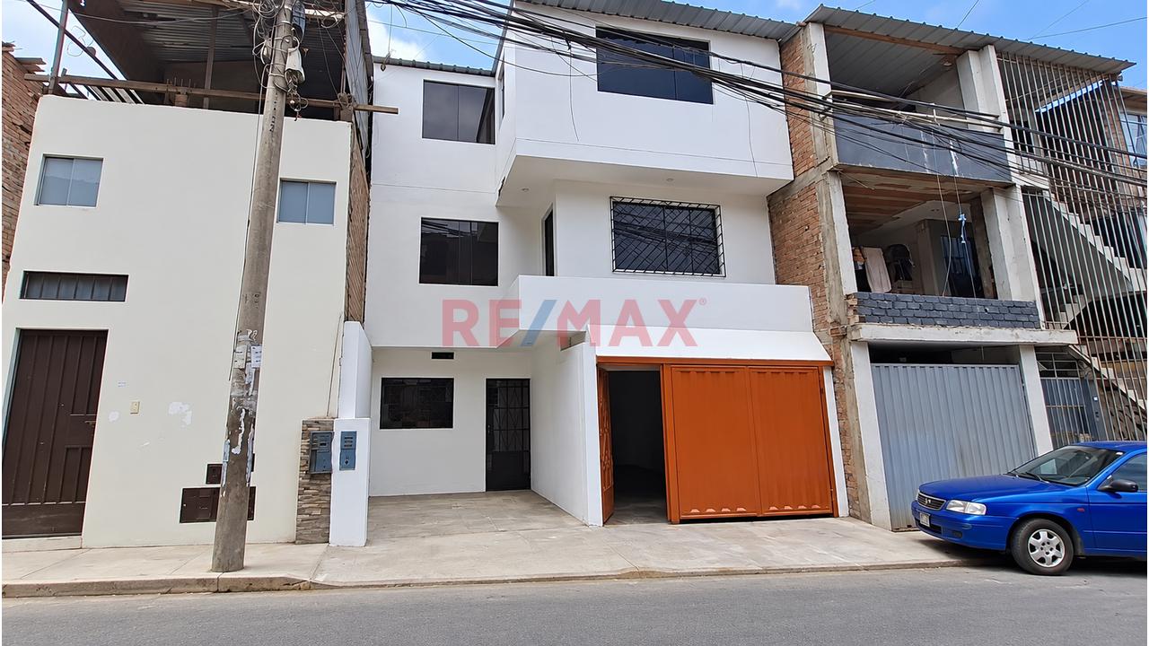 Se Vende Bonita Casa De 3 Pisos Cerca A La Av. Velazco Con Pastor Sevilla