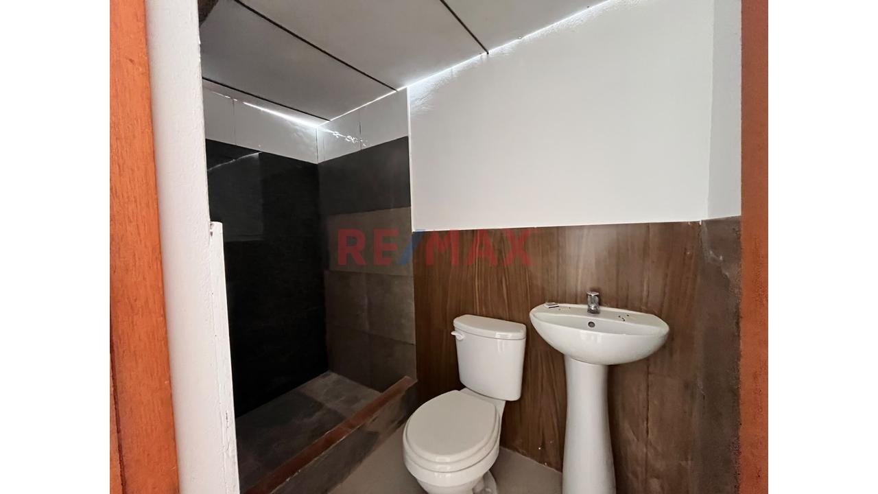 Se Alquila Local Comercial De 110M2 En Esquina En Los Olivos - 3