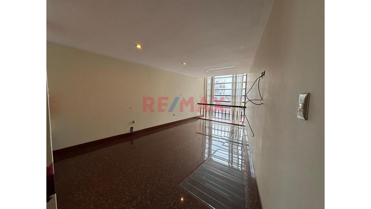 Exclusivo Tríplex En Venta – Amplios Espacios Y Terraza Privada - 10