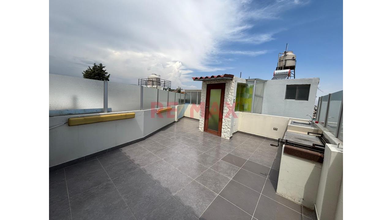 Exclusivo Tríplex En Venta – Amplios Espacios Y Terraza Privada - 3