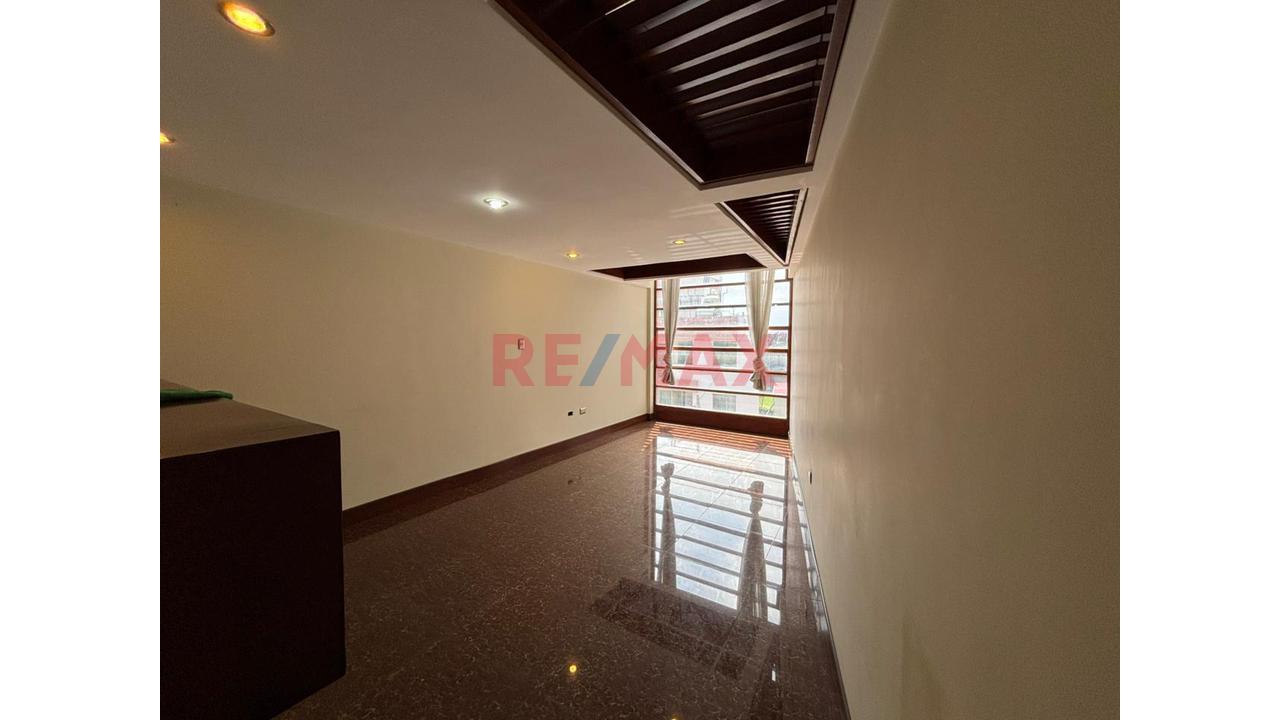 Exclusivo Tríplex En Venta – Amplios Espacios Y Terraza Privada - 2