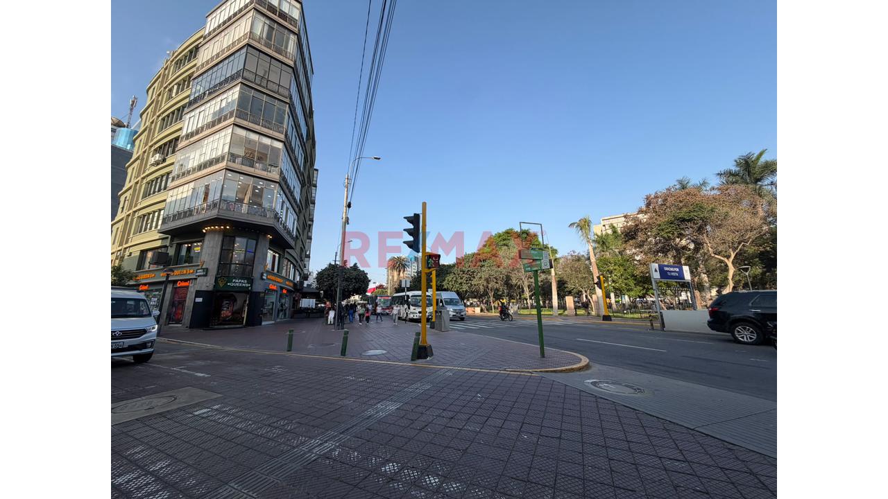 Local Comercial Frente Al Parque Kennedy – Miraflores | Una Ubicación Estratégica Para Tu Marca - 13