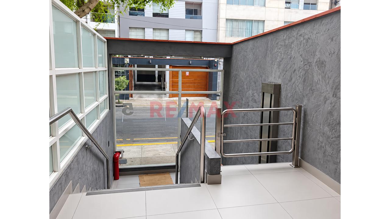 Te Ofrecemos En Venta Este Acogedor Departamento A Pocas Cuadras Del Malecon De Miraflores — foto 12