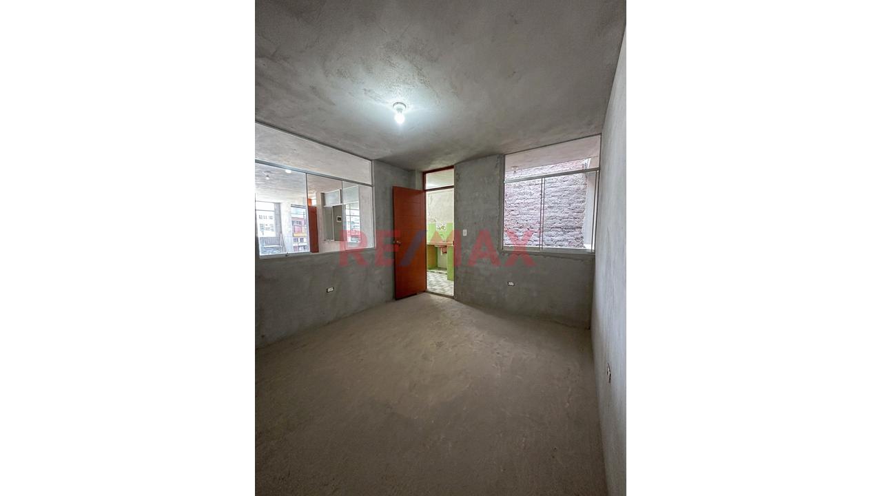 Casa De 3 Pisos + Azotea - Manuel Arevalo - 18