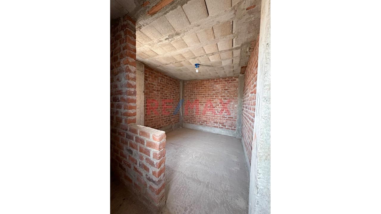 Casa De 3 Pisos + Azotea - Manuel Arevalo - 16