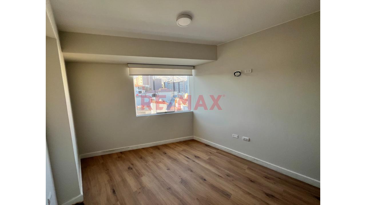 Se Vende Moderno Departamento Con Cochera En Coop. Ingenierios - Cayma - 12