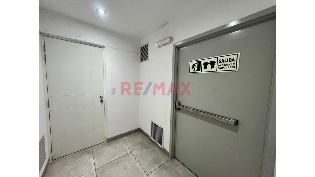 Se Vende Moderno Departamento Con Cochera En Coop. Ingenierios - Cayma - 17