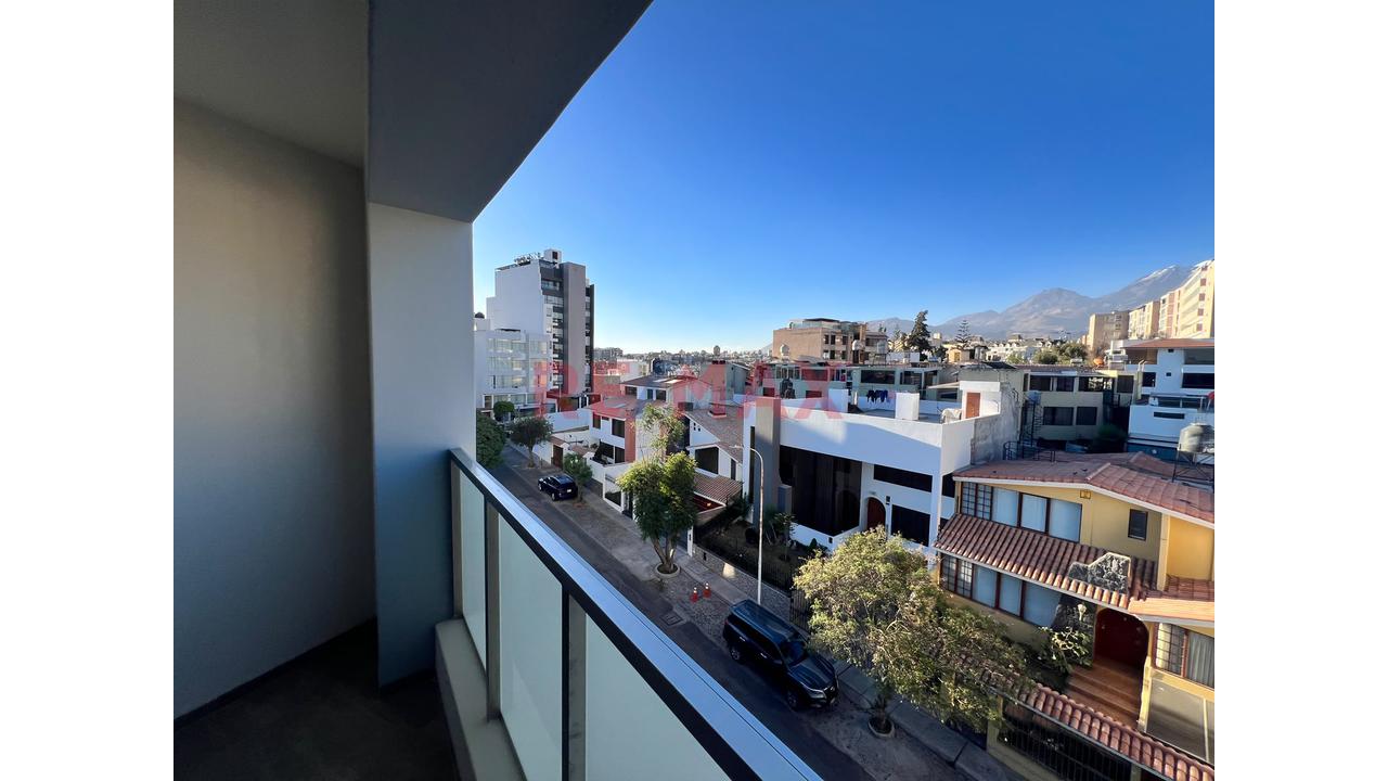 Se Vende Moderno Departamento Con Cochera En Coop. Ingenierios - Cayma — foto 14
