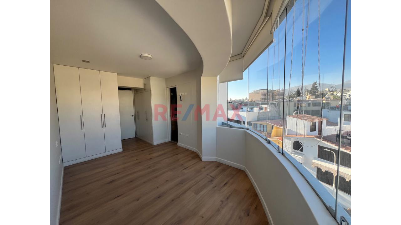 Se Vende Moderno Departamento Con Cochera En Coop. Ingenierios - Cayma — foto 5