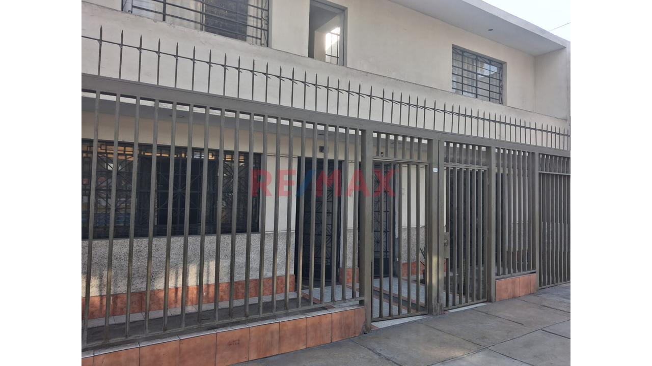 Casa De 2 Pisos Urbanizacion San Hilarion — foto 3
