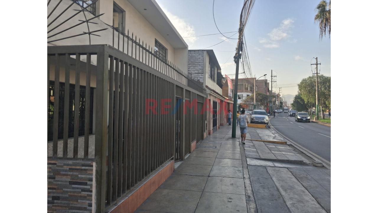 Casa De 2 Pisos Urbanizacion San Hilarion — foto 2
