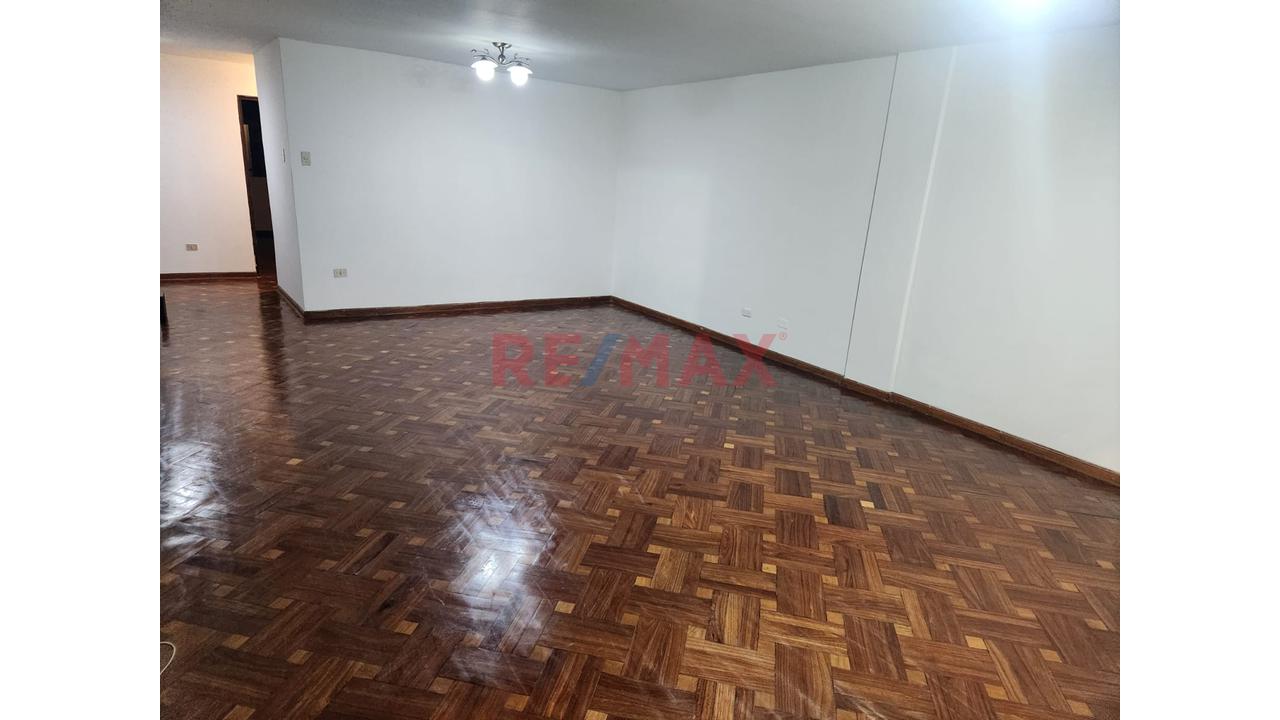 Amplio Departamento En Alquiler En Salamanca – Ate — foto 2