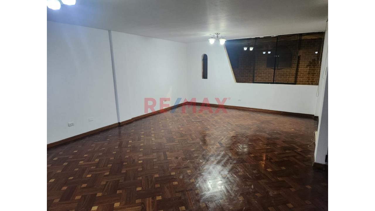 Amplio Departamento En Alquiler En Salamanca – Ate — foto 3