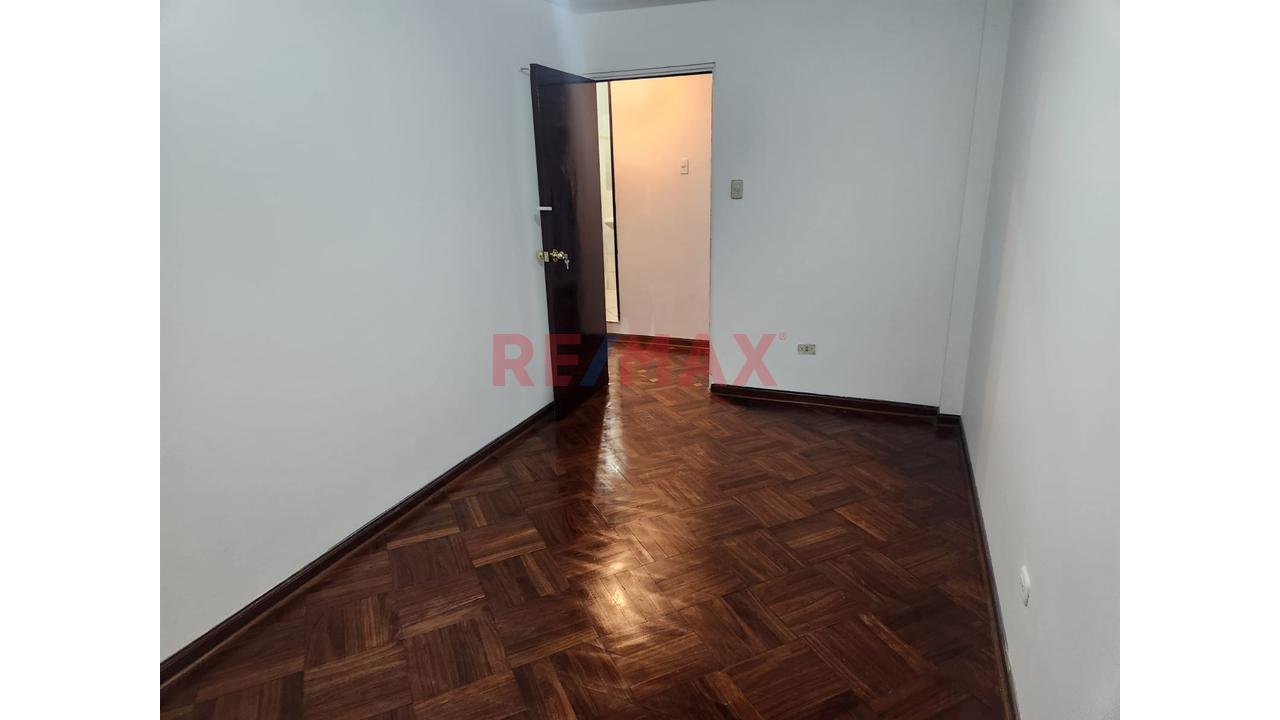 Amplio Departamento En Alquiler En Salamanca – Ate — foto 4