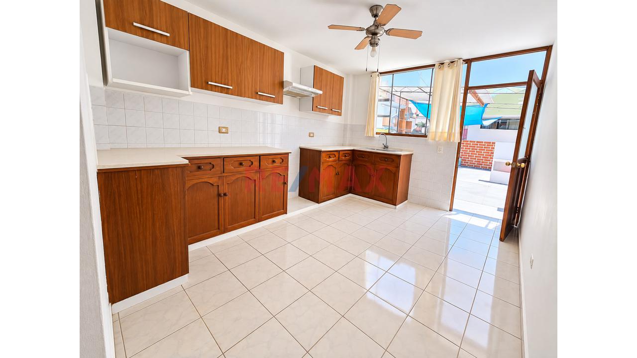🏡 ¡Se Vende Amplia Casa De 2 Pisos - Paucarpata! — foto 3