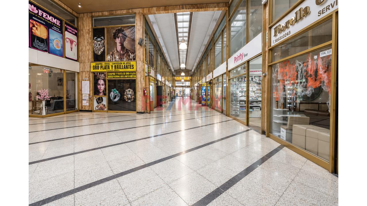 𝗟𝗢𝗖𝗔𝗟 𝗖𝗢𝗠𝗘𝗥𝗖𝗜𝗔𝗟 𝗘𝗡 𝗝𝗥. 𝗗𝗘 𝗟𝗔 𝗨𝗡𝗜𝗢́𝗡 | 𝗚𝗔𝗟𝗘𝗥𝗜́𝗔 𝗟𝗔 𝗚𝗥𝗔𝗡 𝗩𝗜́𝗔 — foto 5