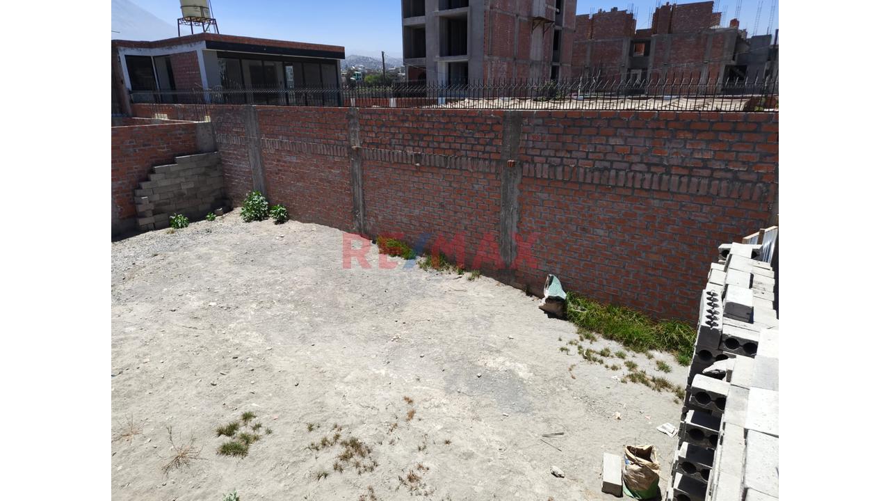 Terreno Cerca De La Prol. Av. Dolores - Tupac Amaru. - 3