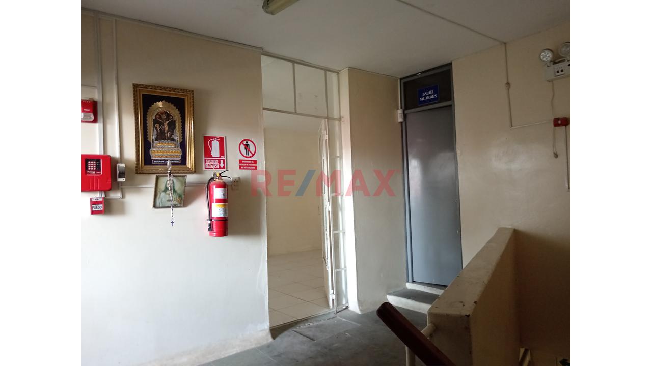 Local En Alquiler De 02 Niveles Para Oficinas Y Comerciales - 2