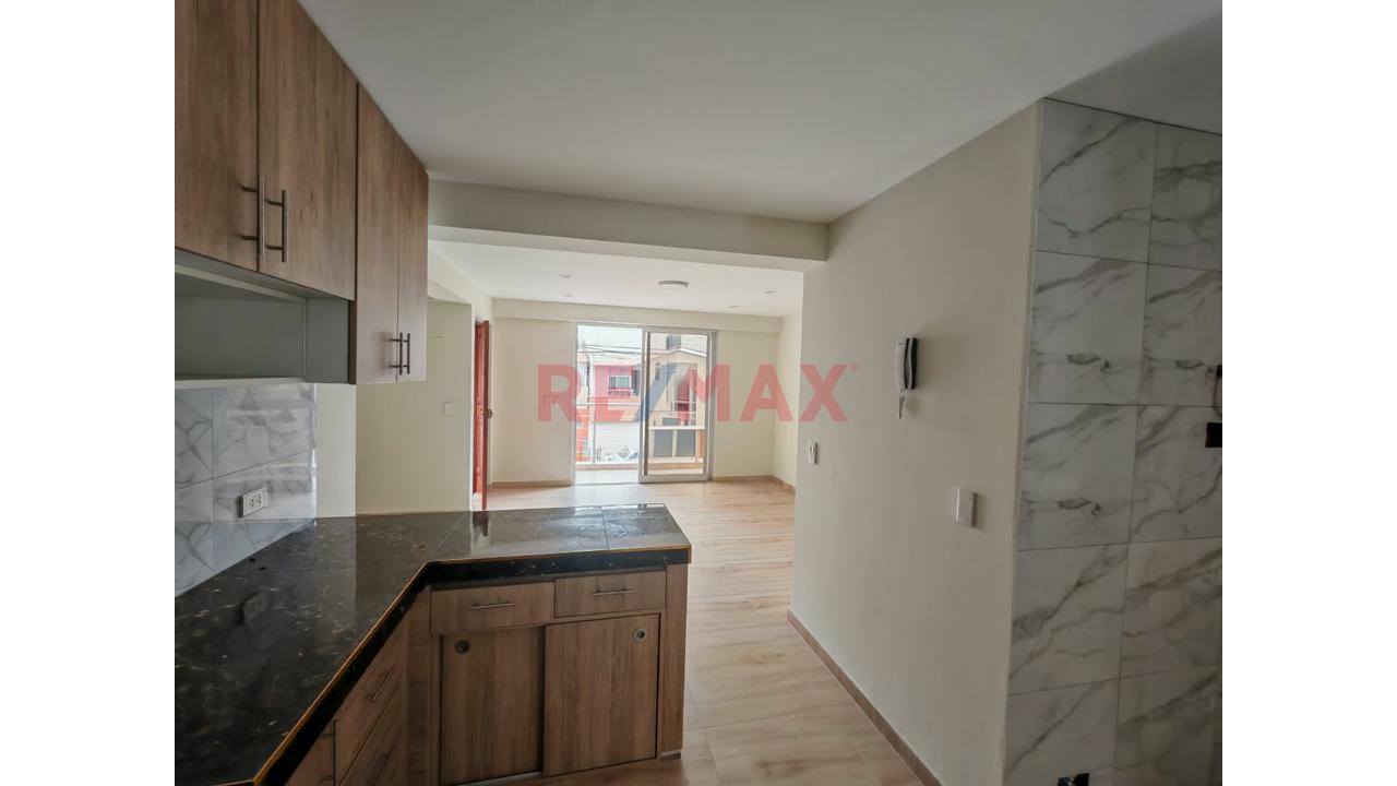 Departamento En Alquiler Matellini Chorrillos Frente A Parque - 8