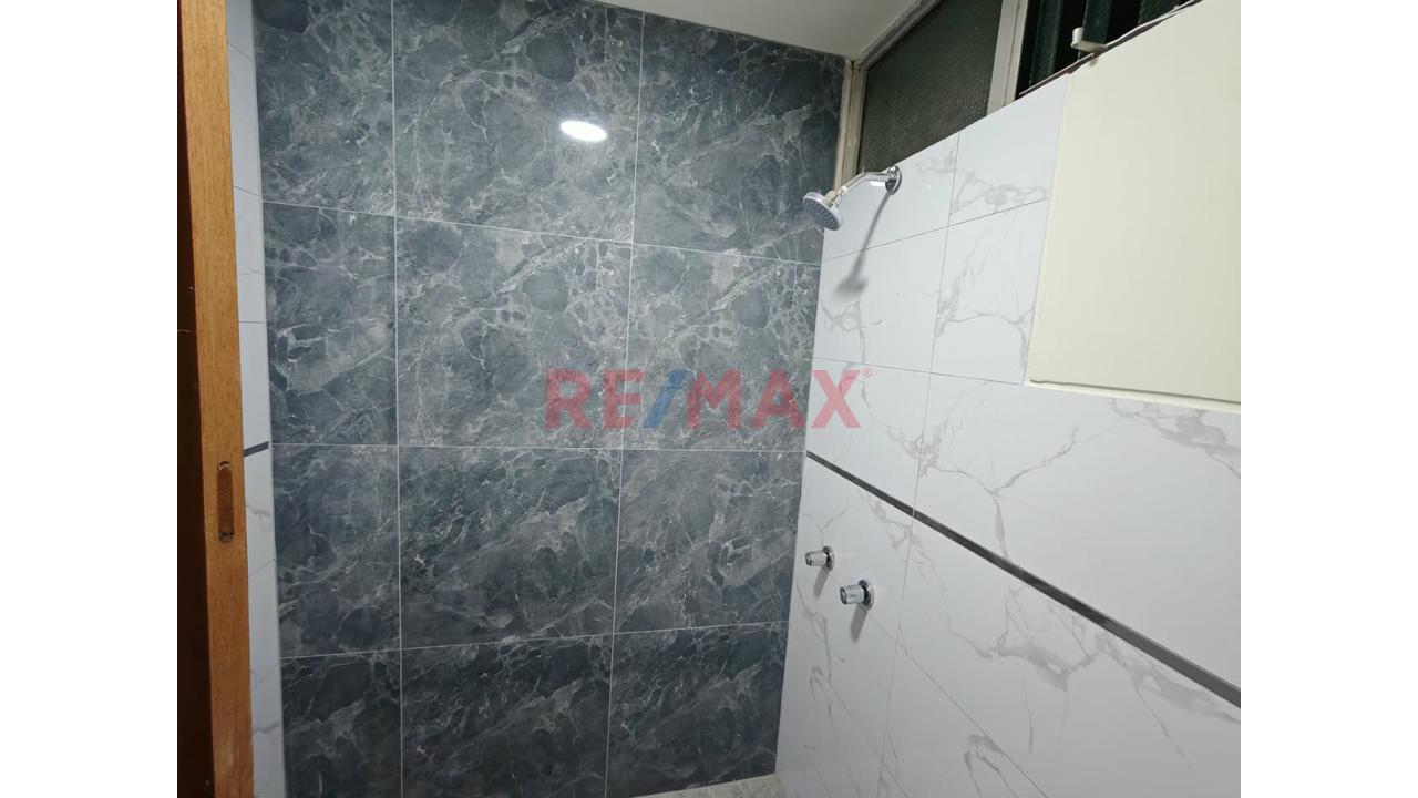 Departamento En Alquiler Matellini Chorrillos Frente A Parque - 19