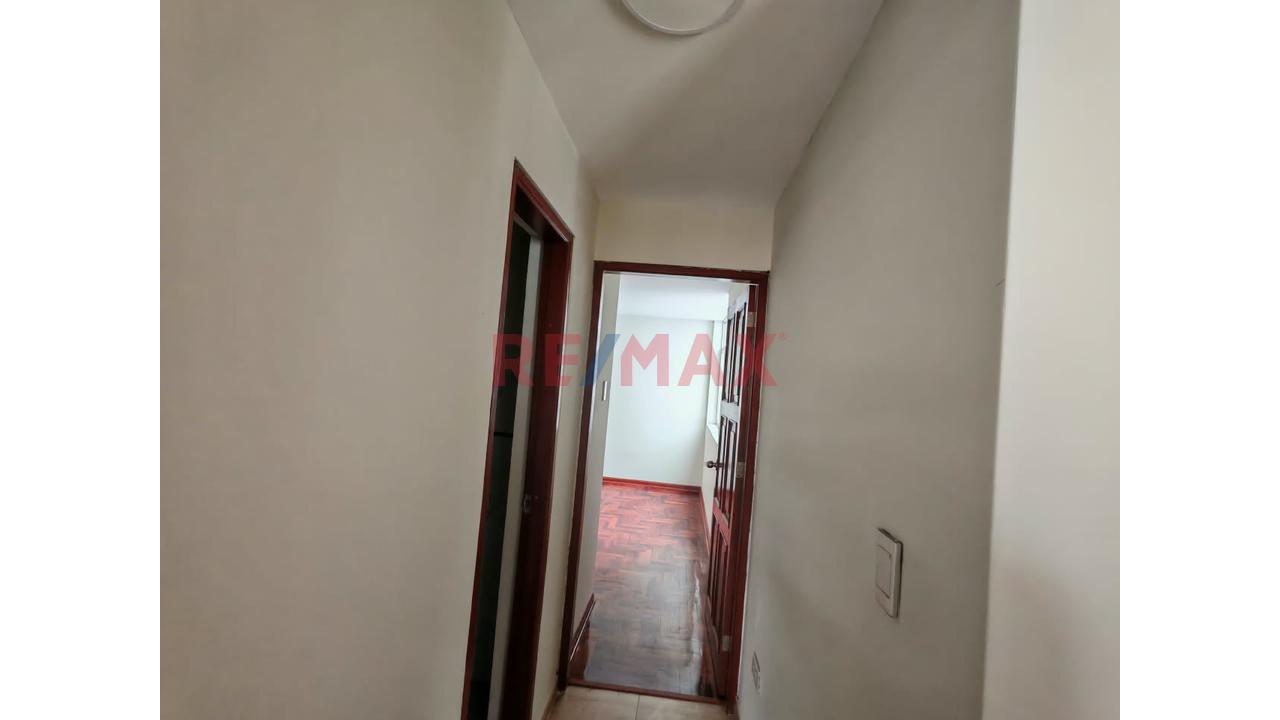 Departamento En Alquiler Matellini Chorrillos Frente A Parque - 13