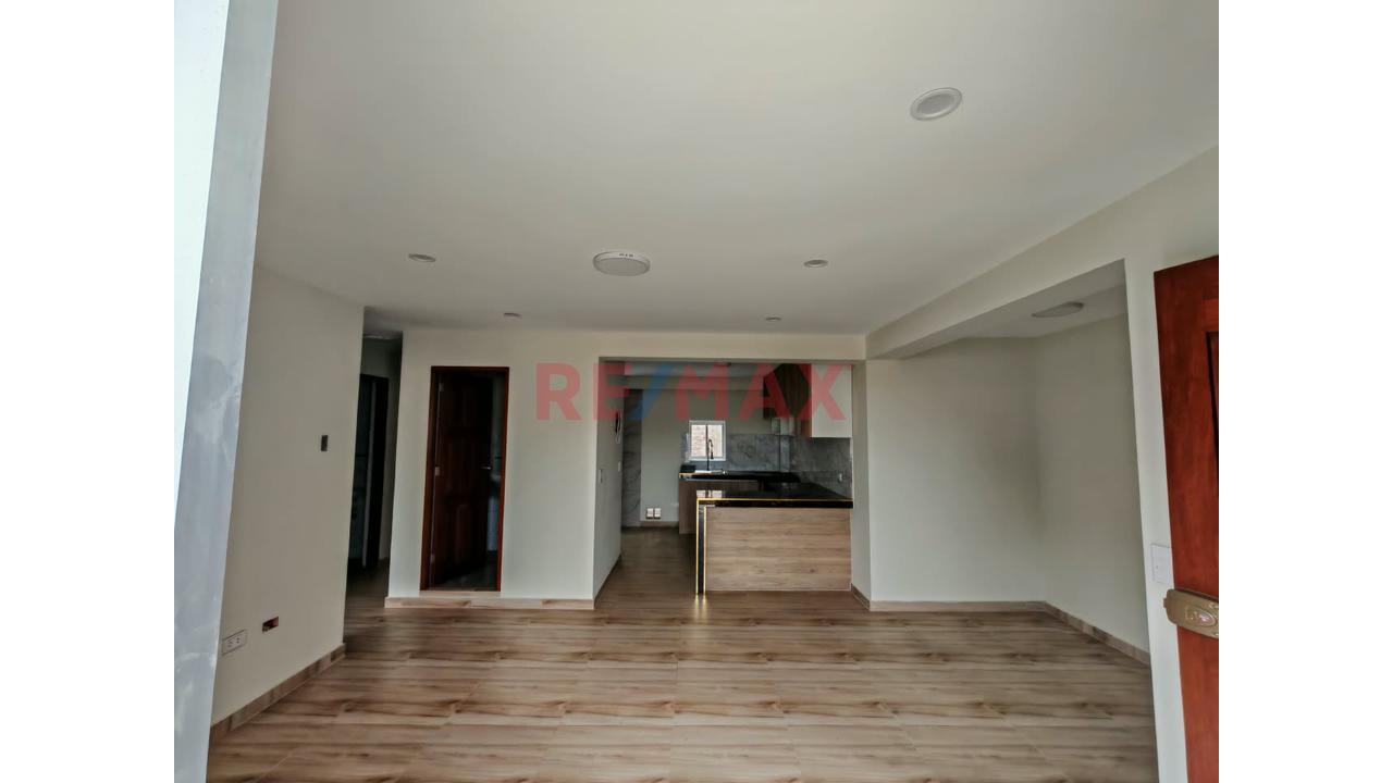 Departamento En Alquiler Matellini Chorrillos Frente A Parque - 6
