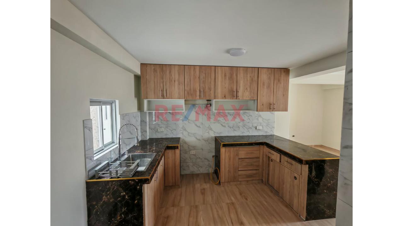 Departamento En Alquiler Matellini Chorrillos Frente A Parque - 7