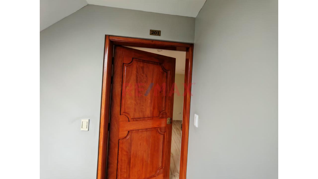 Departamento En Alquiler Matellini Chorrillos Frente A Parque - 3