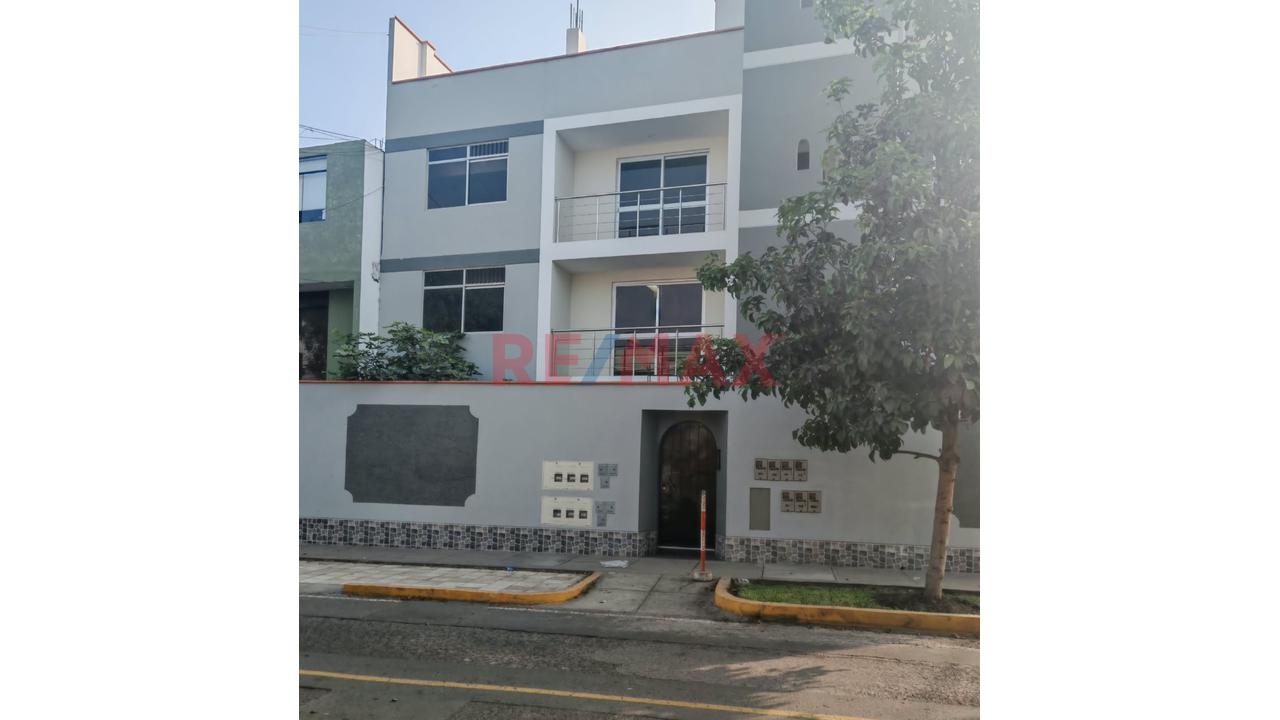Departamento En Alquiler Matellini Chorrillos Frente A Parque — foto 2