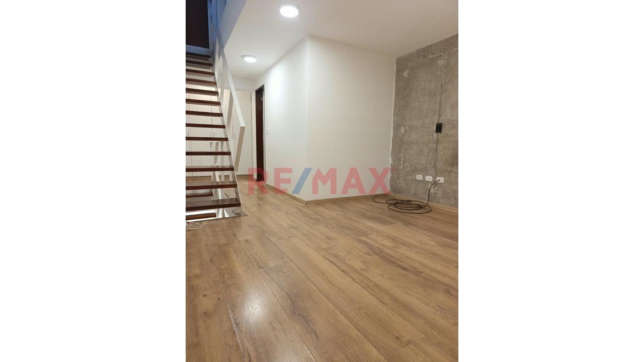 ¡Vive En Barranco! Departamento Triplex De 1 Dormitorio Con Hermosa Terraza Amoblada Y Cochera - 3