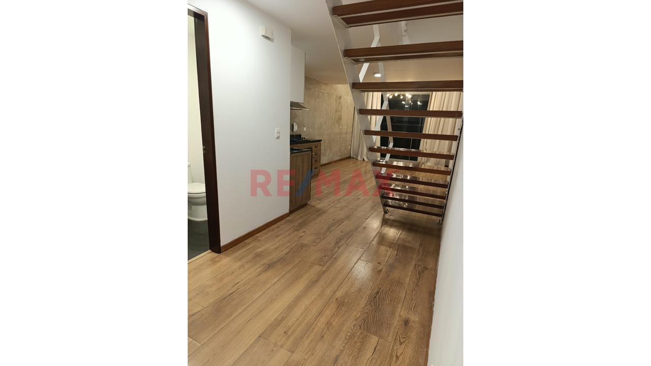 ¡Vive En Barranco! Departamento Triplex De 1 Dormitorio Con Hermosa Terraza Amoblada Y Cochera - 5