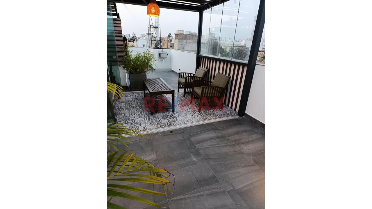 ¡Vive En Barranco! Departamento Triplex De 1 Dormitorio Con Hermosa Terraza Amoblada Y Cochera - 12