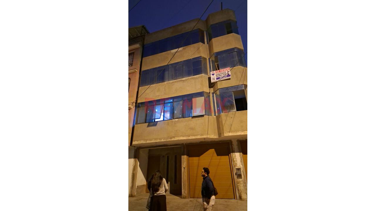 Casa De 4 Pisos En Venta. Ate! — foto 1