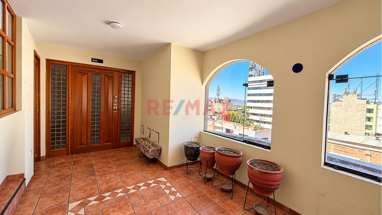 Amplio Departamento A Una Cuadra Del Mall Plaza De La Av Ejercito — foto 7
