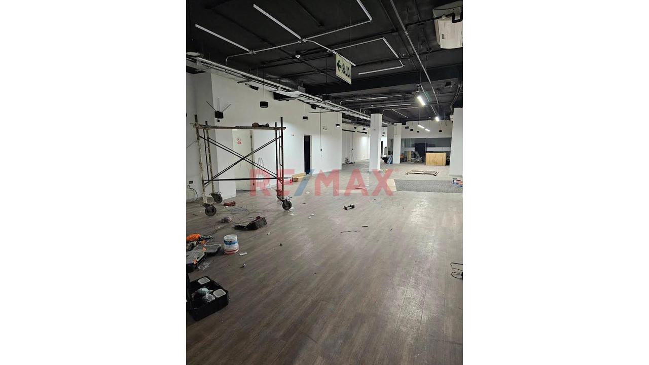 Excelente Local Comercial Av. Petit Thouars - Lince - 2