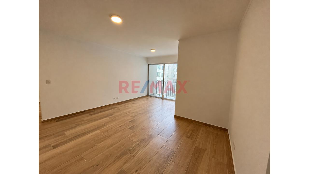 Departamento Renovado En Alquiler En Breña | 3 Dormitorios + Sala De Estar | Balcón — foto 4