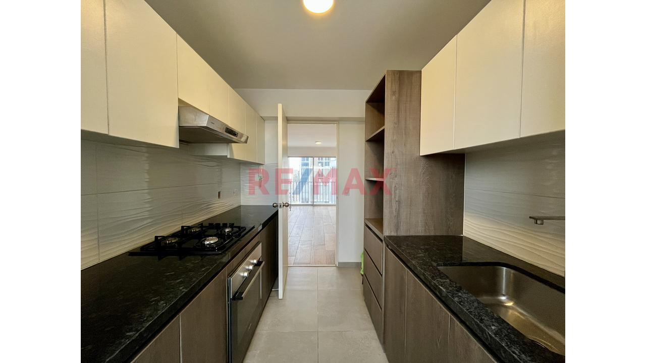Departamento Renovado En Alquiler En Breña | 3 Dormitorios + Sala De Estar | Balcón — foto 9