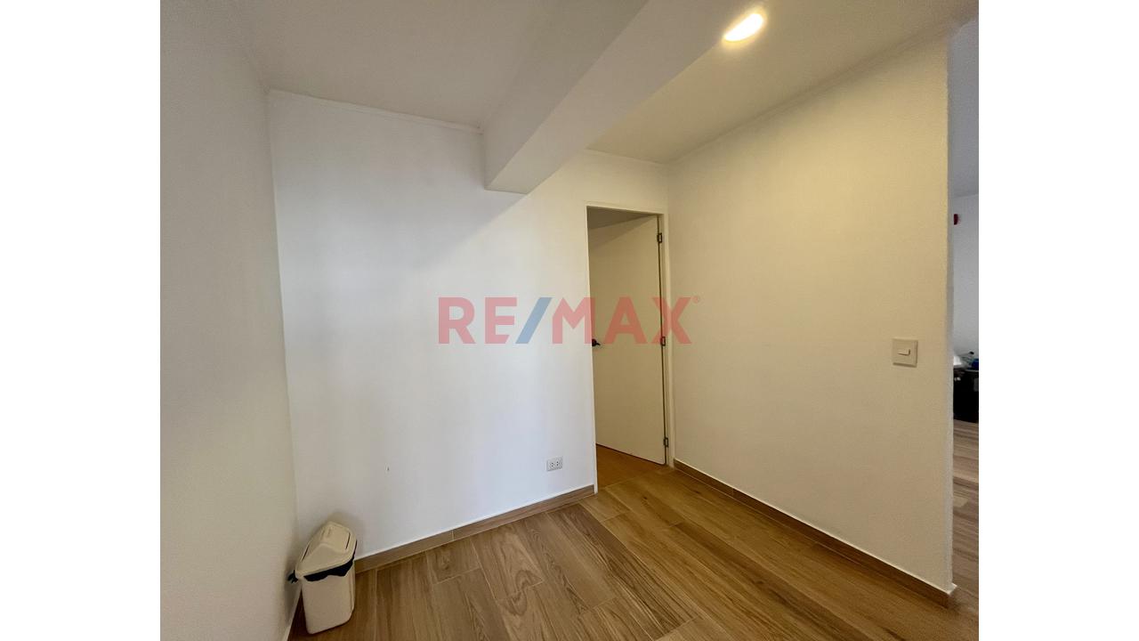 Departamento Renovado En Alquiler En Breña | 3 Dormitorios + Sala De Estar | Balcón — foto 11