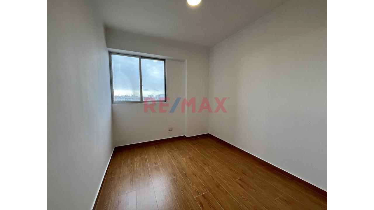 Departamento Renovado En Alquiler En Breña | 3 Dormitorios + Sala De Estar | Balcón — foto 15
