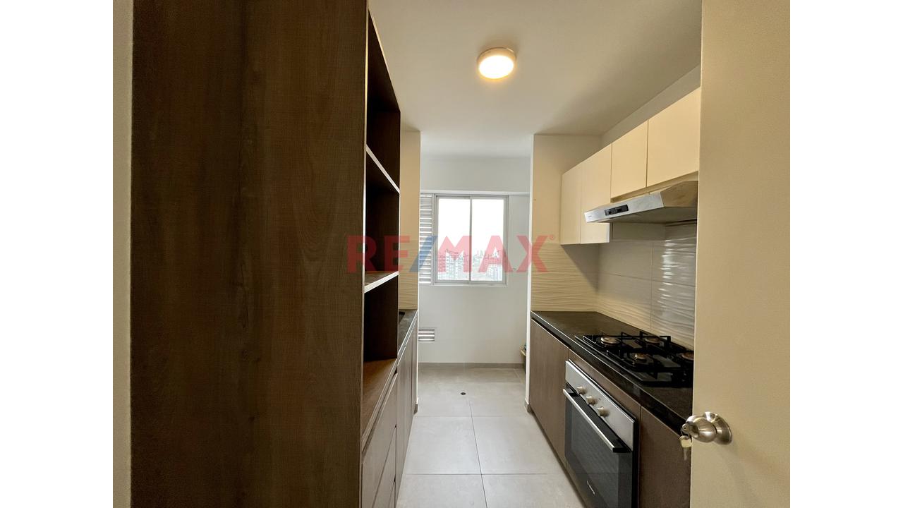 Departamento Renovado En Alquiler En Breña | 3 Dormitorios + Sala De Estar | Balcón — foto 6